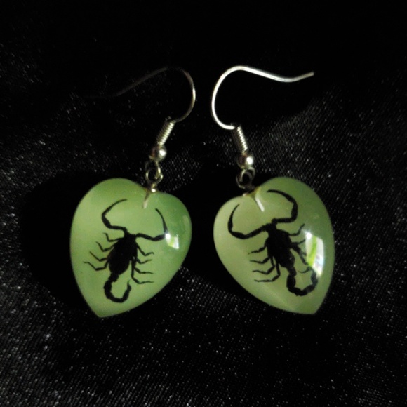 Glow in the Dark Scorpion Earrings Halloween - Picture 3 of 3